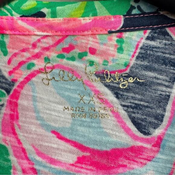 Lilly Pulitzer Etta V-neck Tee in High Tide Navy Honda Classic Print XXS - Picture 5 of 9